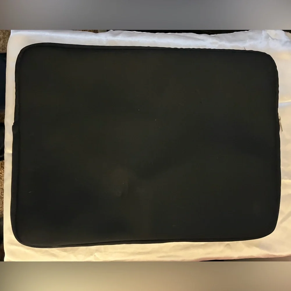 Victoria’s Secret Pink laptop sleeve